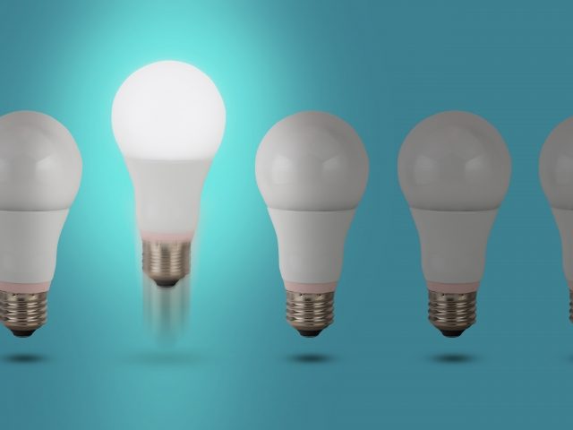 電球が並んでいる画像