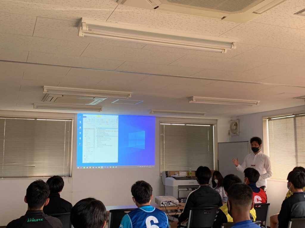 WithYou代表の中村さんが選手たちに説明している画像②
