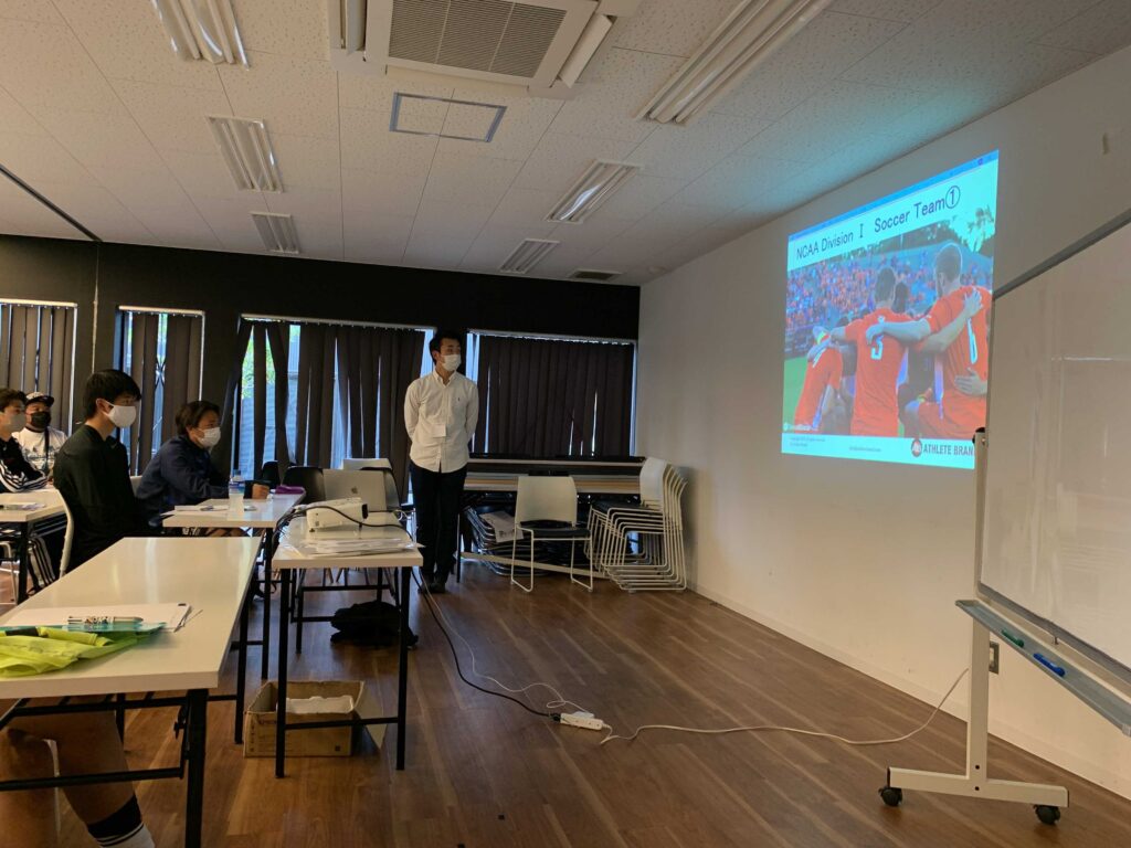 アメリカの大学サッカー部の動画を鑑賞中②