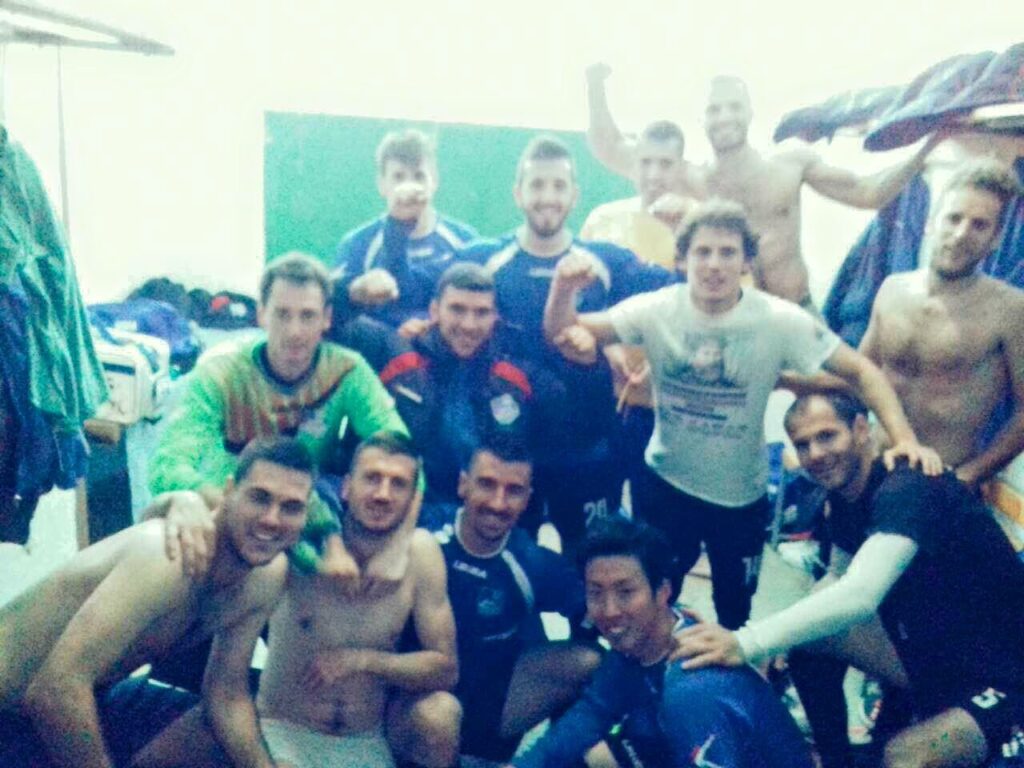 試合後のロッカールームでの写真