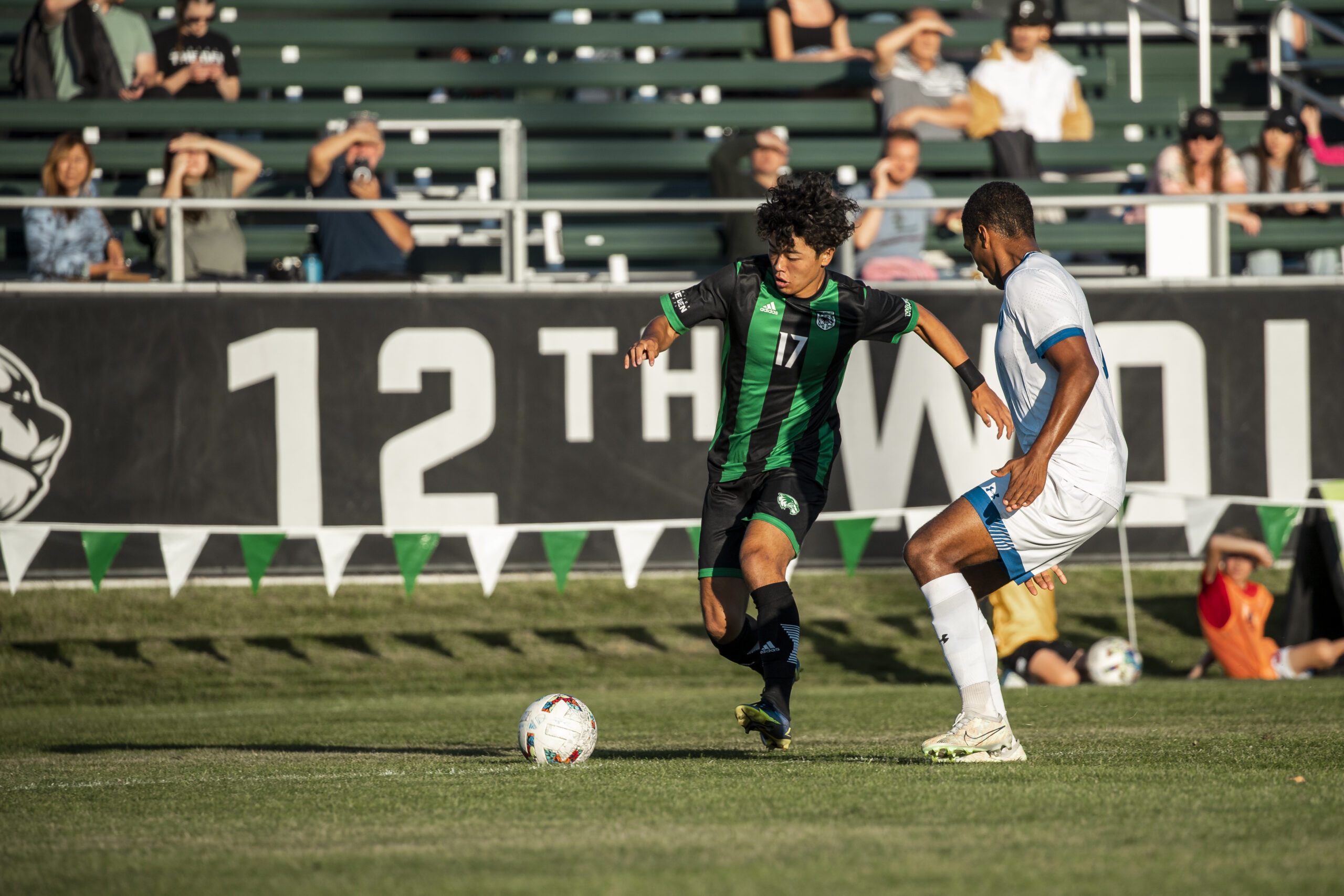 アメリカの大学サッカー部でのプレー画像